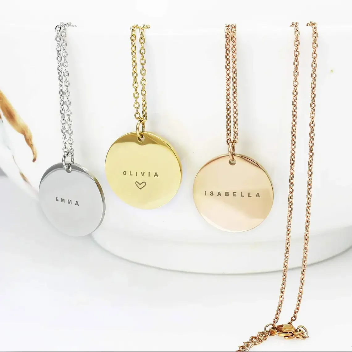 أسماء محفورة مخصصة تاريخ الفول - مراجعة Birth Flower Necklace وسعره